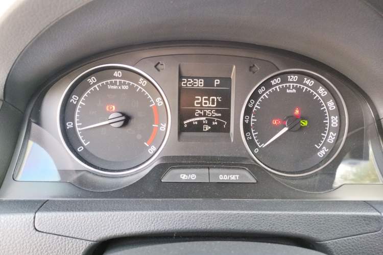 Used Skoda Rapid Spaceback 2016 Revised 1.6L Automatic Chuanxing Version Odometer Close Up
