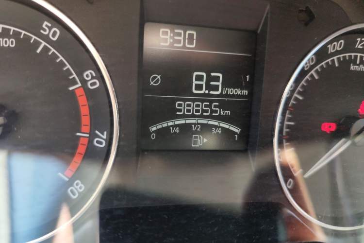 Used Skoda Rapid Spaceback 2016 Revised Version 1.4L Manual Front-Drive Edition Odometer Close Up