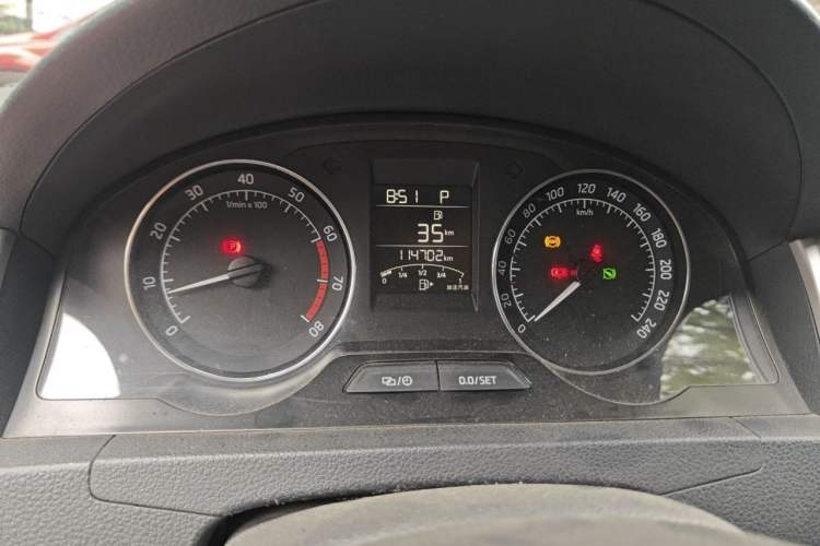 Used Skoda Rapid Spaceback 2016 Revised 1.6L Automatic Chuanxing Version Odometer Close Up