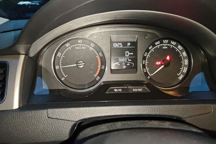 Used Skoda Rapid Spaceback 2016 1.6L Automatic Chuanxing Edition Odometer Close Up