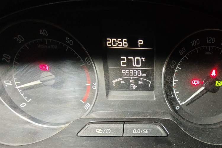 Used Skoda Rapid Spaceback 2016 1.6L Automatic Chuanxing Edition Odometer Close Up