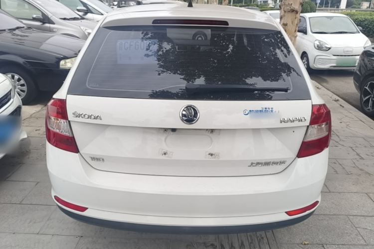 Used Skoda Rapid Spaceback 2016 Revised Version 1.6L Manual Front-Drive Edition Rear