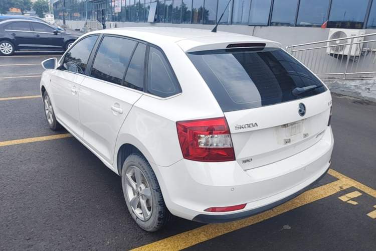 Used Skoda Rapid Spaceback 2016 Revised 1.6L Manual Chuanxing Edition Rear Left 45 Deg