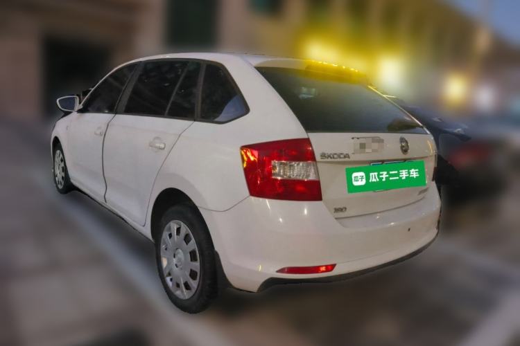 Used Skoda Rapid Spaceback 2016 1.6L Manual Front-Wheel-Drive Version Rear Left 45 Deg