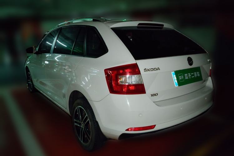 Used Skoda Rapid Spaceback 2016 1.6L Manual Front-Wheel-Drive Version Rear Left 45 Deg