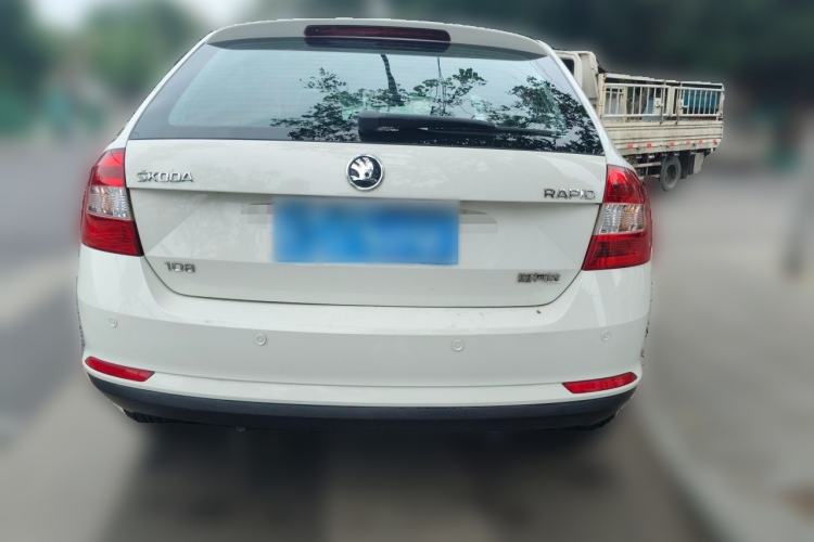 Used Skoda Rapid Spaceback 2016 Revised Version 1.6L Manual Front-Drive Edition Rear
