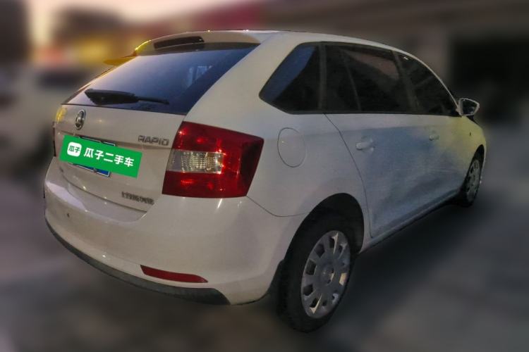 Used Skoda Rapid Spaceback 2016 1.6L Manual Front-Wheel-Drive Version Rear Right 45 Deg