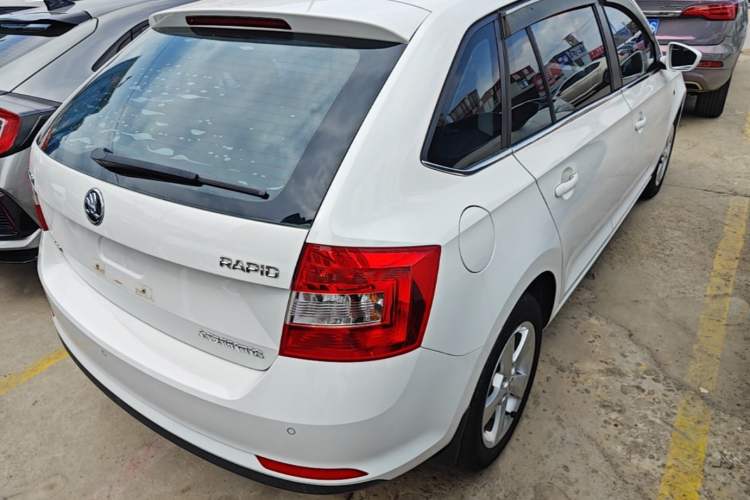 Used Skoda Rapid Spaceback 2016 Revised 1.6L Automatic Chuanxing Version Rear Right 45 Deg