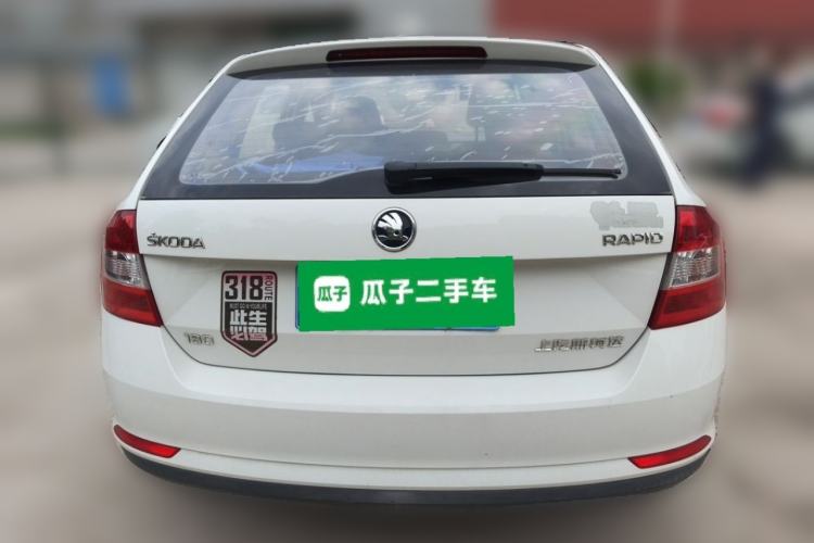 Used Skoda Rapid Spaceback 2016 Revised Version 1.6L Manual Front-Drive Edition Rear