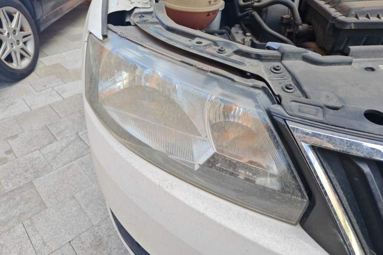 Used Skoda Rapid Spaceback 2016 Revised Version 1.6L Automatic Front-Drive Edition Right Front Headlight