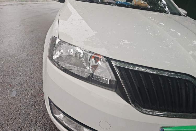 Used Skoda Rapid Spaceback 2016 Revised 1.6L Automatic Chuanxing Version Right Front Headlight