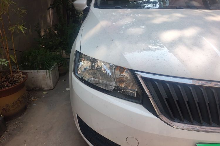 Used Skoda Rapid Spaceback 2016 Revised Version 1.6L Automatic Front-Drive Edition Right Front Headlight