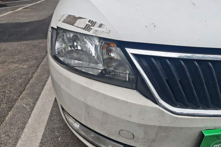 Used Skoda Rapid Spaceback 2016 Revised 1.6L Automatic Chuanxing Version Right Front Headlight
