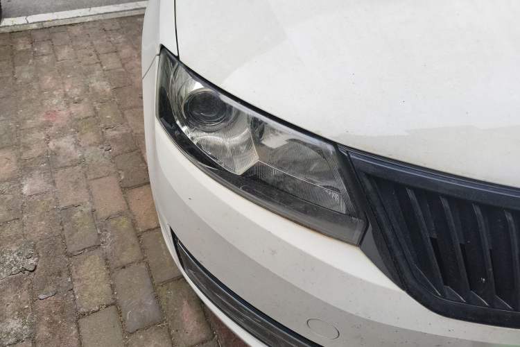 Used Skoda Rapid Spaceback 2016 Facelifted TSI230 DSG Smart Drive Version Right Front Headlight