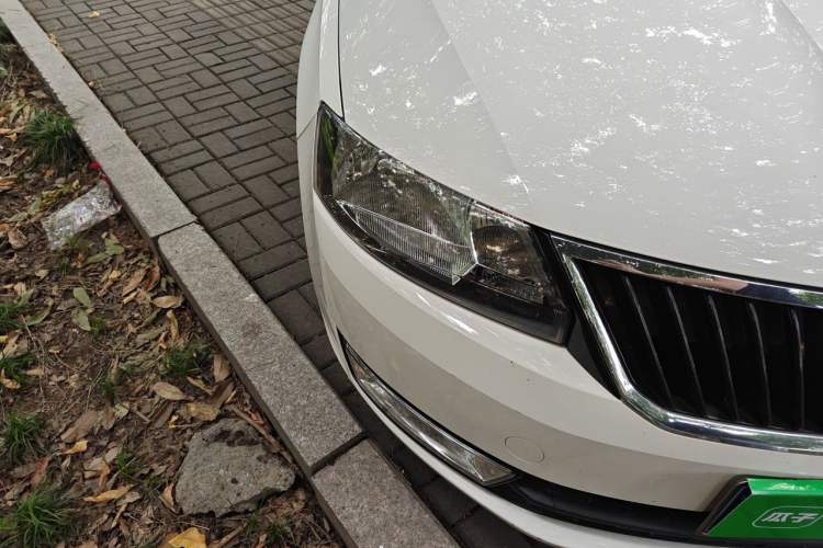 Used Skoda Rapid Spaceback 2016 Revised 1.6L Automatic Chuanxing Version Right Front Headlight