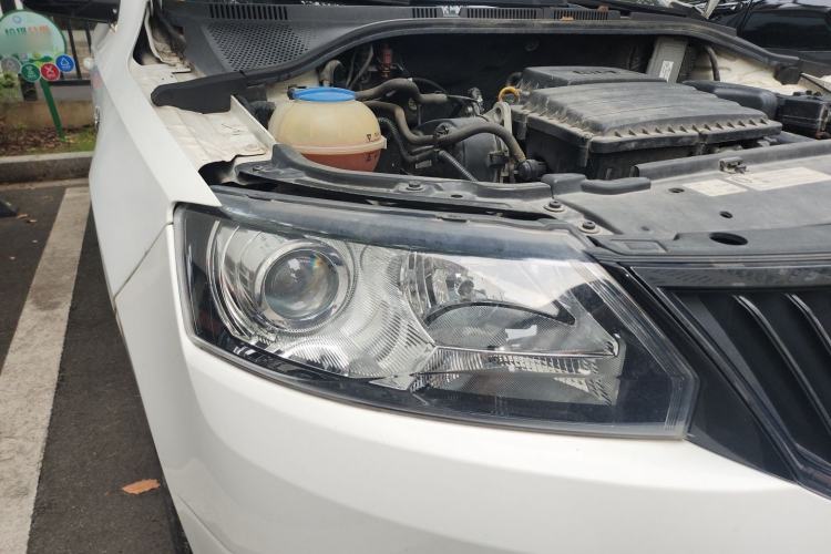 Used Skoda Rapid Spaceback 2016 Revised 1.6L Automatic Smart Drive Version Right Front Headlight