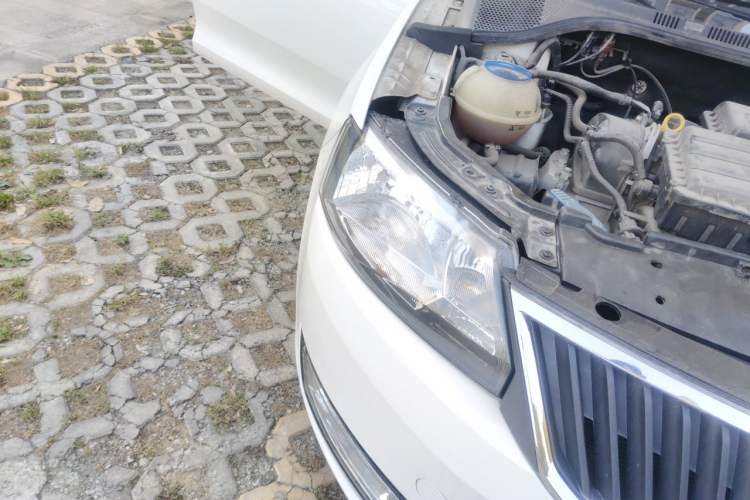 Used Skoda Rapid Spaceback 2016 Revised 1.6L Automatic Chuanxing Version Right Front Headlight