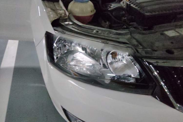 Used Skoda Rapid Spaceback 2016 Revised 1.6L Automatic Chuanxing Version Right Front Headlight