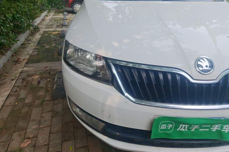 Used Skoda Rapid Spaceback 2016 1.6L Automatic Chuanxing Edition Right Front Headlight
