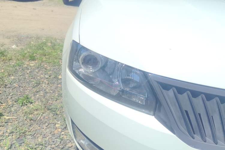 Used Skoda Rapid Spaceback 2016 Revised 1.6L Automatic Chuanxing Version Right Front Headlight