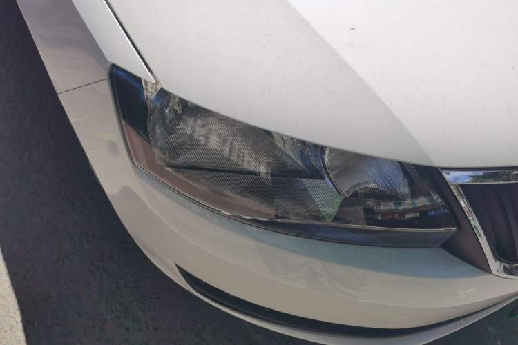 Used Skoda Rapid Spaceback 2016 1.6L Automatic Chuanxing Edition Right Front Headlight