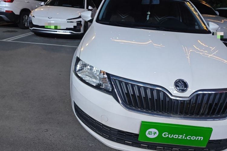 Used Skoda Rapid Spaceback 2016 Revised Version 1.6L Automatic Front-Drive Edition Right Front Headlight