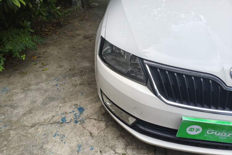 Used Skoda Rapid Spaceback 2016 Revised 1.6L Automatic Chuanxing Version Right Front Headlight