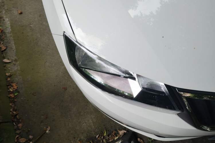 Used Skoda Rapid Spaceback 2016 Revised 1.6L Automatic Chuanxing Version Right Front Headlight