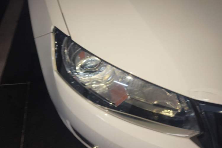 Used Skoda Rapid Spaceback 2016 Revised 1.6L Automatic Smart Drive Version Right Front Headlight