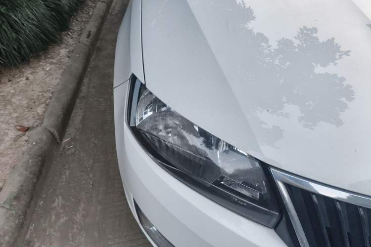 Used Skoda Rapid Spaceback 2016 Revised 1.6L Automatic Chuanxing Version Right Front Headlight