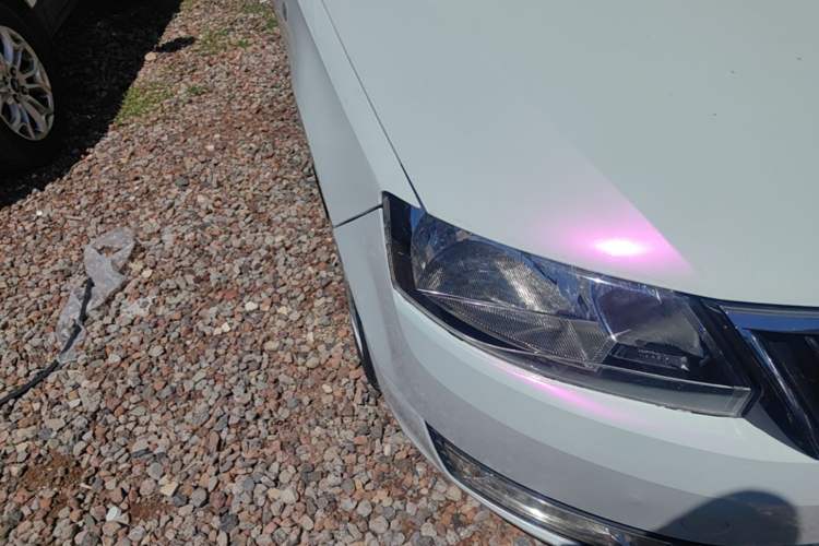 Used Skoda Rapid Spaceback 2016 Revised Version 1.6L Automatic Front-Drive Edition Right Front Headlight