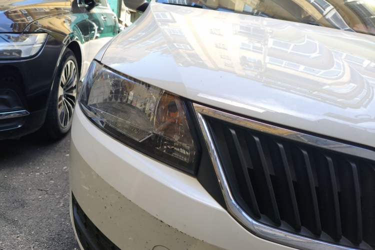 Used Skoda Rapid Spaceback 2016 1.6L Automatic Chuanxing Edition Right Front Headlight
