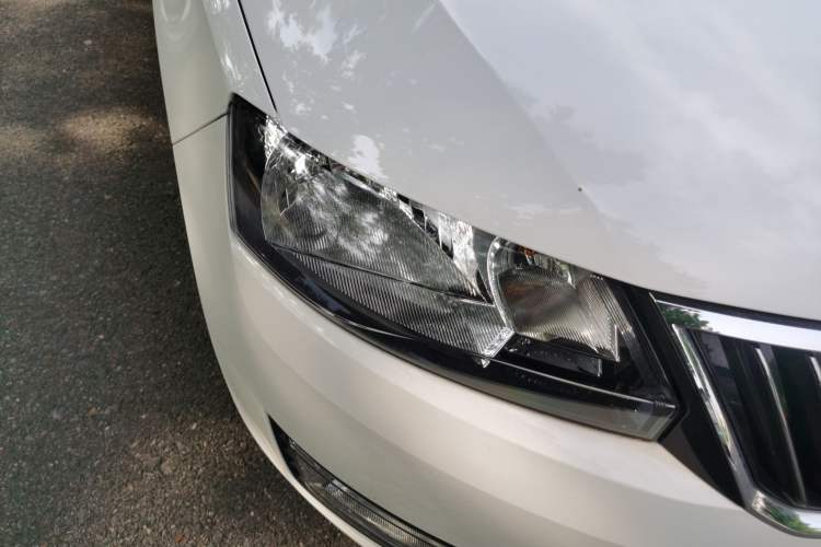 Used Skoda Rapid Spaceback 2016 Revised 1.6L Automatic Chuanxing Version Right Front Headlight