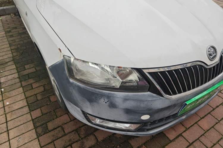Used Skoda Rapid Spaceback 2016 Revised 1.6L Automatic Chuanxing Version Right Front Headlight