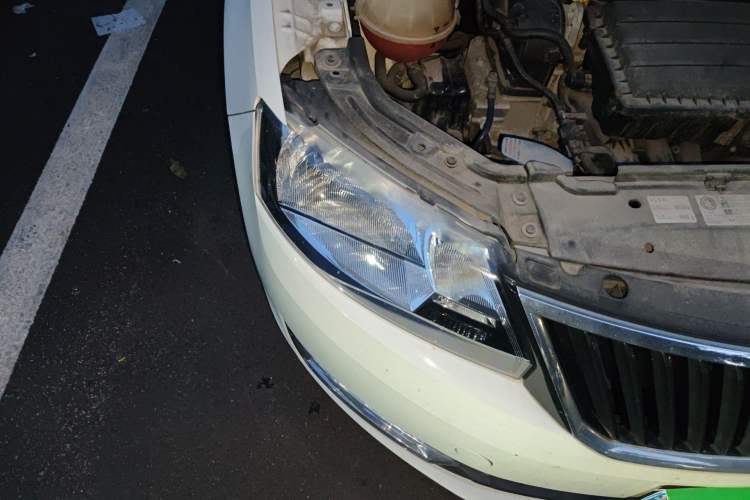 Used Skoda Rapid Spaceback 2016 1.6L Automatic Chuanxing Edition Right Front Headlight