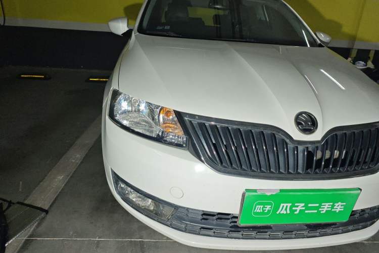 Used Skoda Rapid Spaceback 2016 1.6L Automatic Chuanxing Edition Right Front Headlight