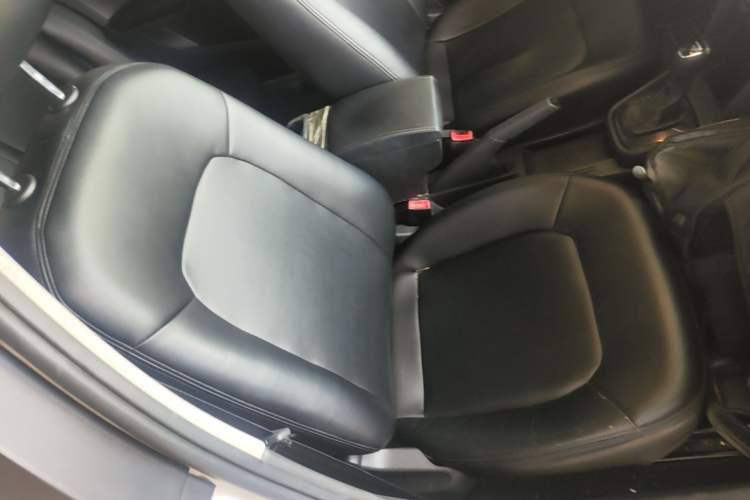 Used Skoda Rapid Spaceback 2016 1.6L Automatic Front-Wheel Drive Model Right Front Seat