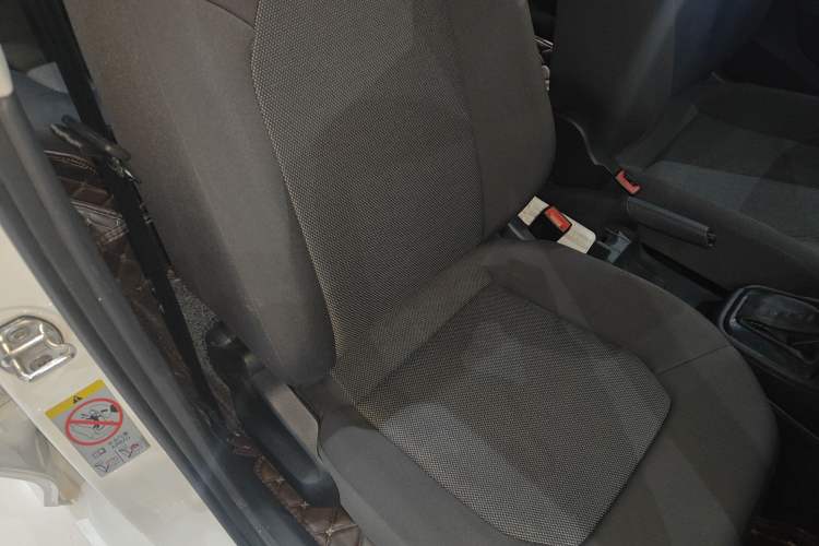 Used Skoda Rapid Spaceback 2016 Revised Version 1.6L Automatic Front-Drive Edition Right Front Seat