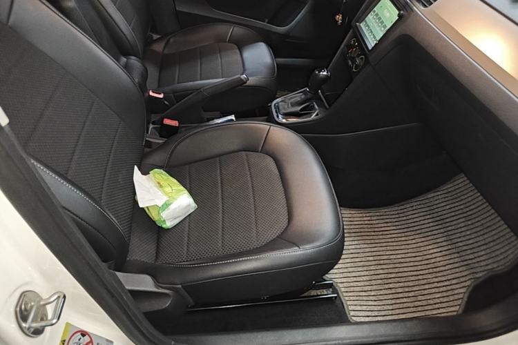 Used Skoda Rapid Spaceback 2016 Revised 1.6L Automatic Chuanxing Version Right Front Seat