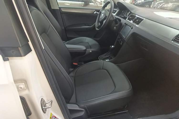 Used Skoda Rapid Spaceback 2016 Revised 1.6L Automatic Chuanxing Version Right Front Seat