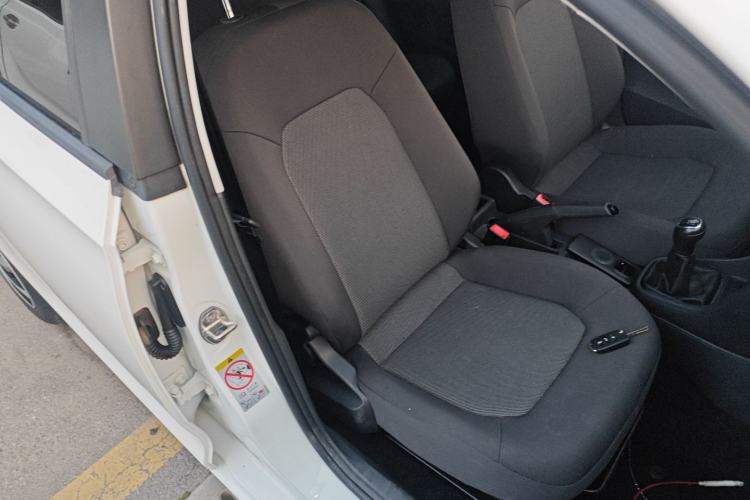 Used Skoda Rapid Spaceback 2016 Revised Version 1.4L Manual Front-Drive Edition Right Front Seat