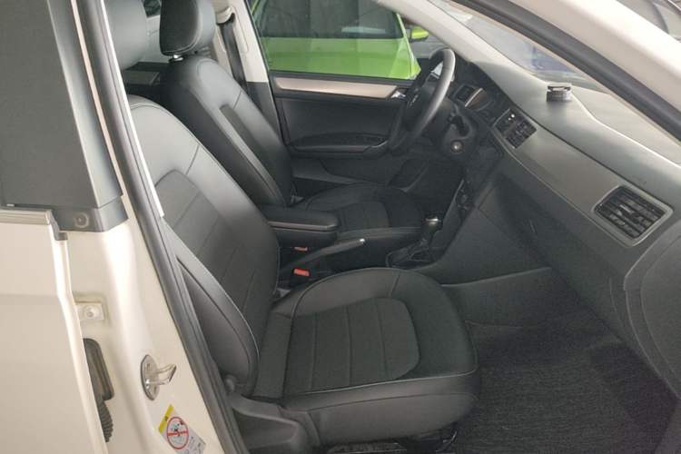 Used Skoda Rapid Spaceback 2016 Revised 1.6L Automatic Chuanxing Version Right Front Seat