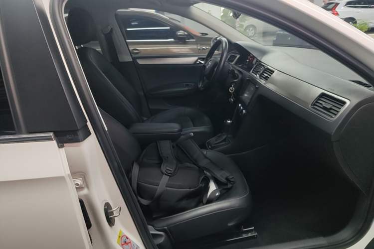 Used Skoda Rapid Spaceback 2016 Revised 1.6L Automatic Chuanxing Version Right Front Seat