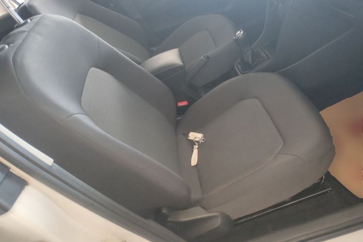 Used Skoda Rapid Spaceback 2016 Revised Version 1.4L Manual Front-Drive Edition Right Front Seat