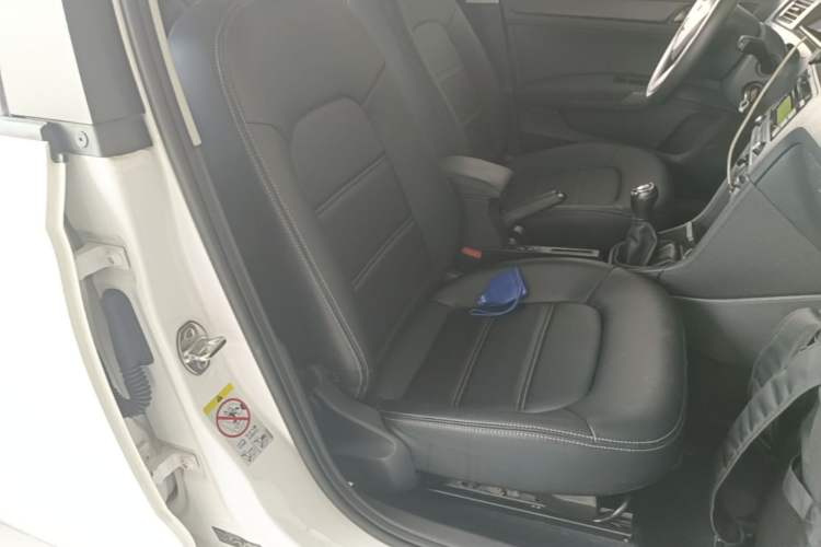 Used Skoda Rapid Spaceback 2016 Revised Version 1.6L Manual Front-Drive Edition Right Front Seat