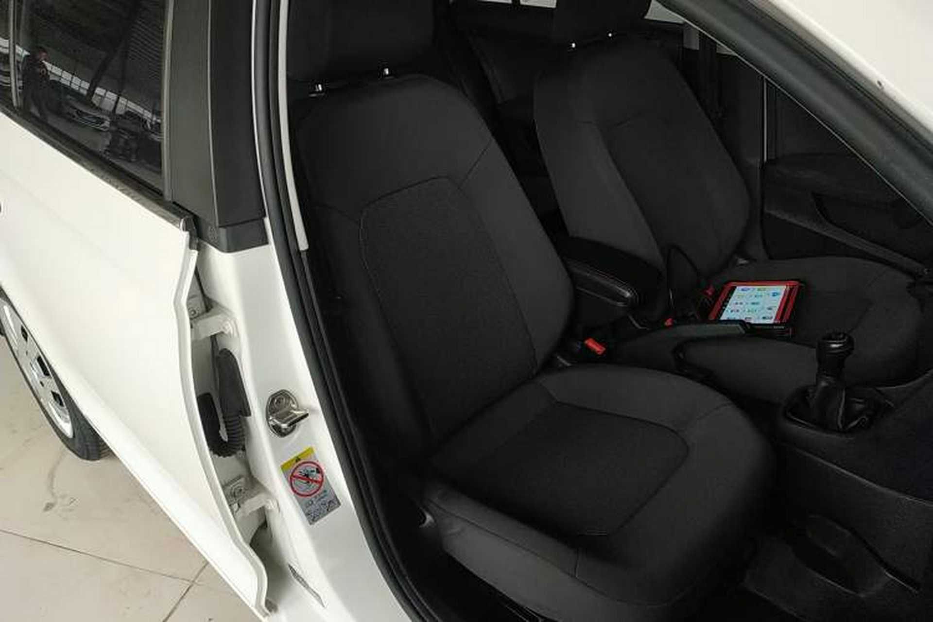 Used Skoda Rapid Spaceback 2016 Revised Version 1.4L Manual Front-Drive Edition Right Front Seat