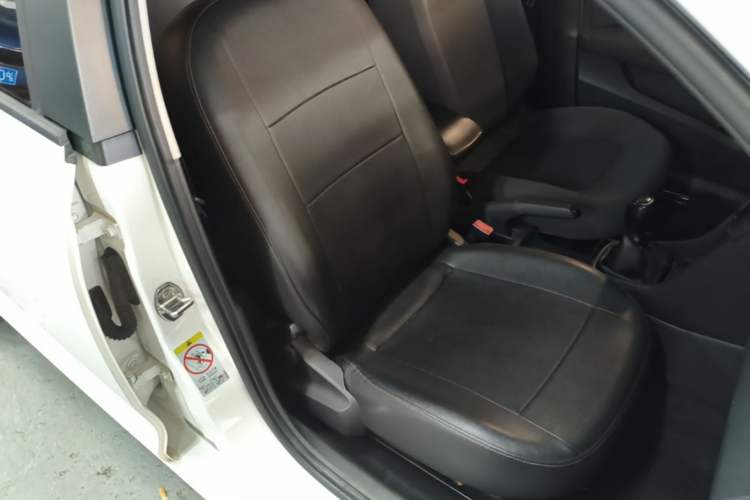 Used Skoda Rapid Spaceback 2016 Revised Version 1.6L Manual Front-Drive Edition Right Front Seat