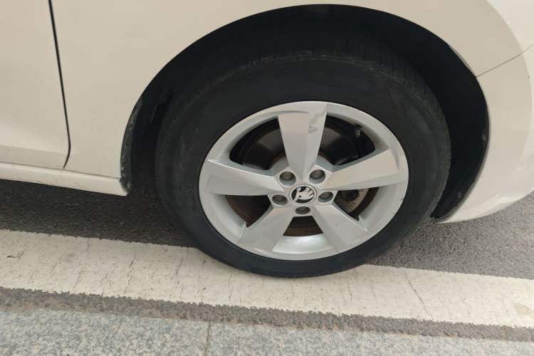 Used Skoda Rapid Spaceback 2016 Revised 1.6L Automatic Chuanxing Version Right Front Wheel Hub
