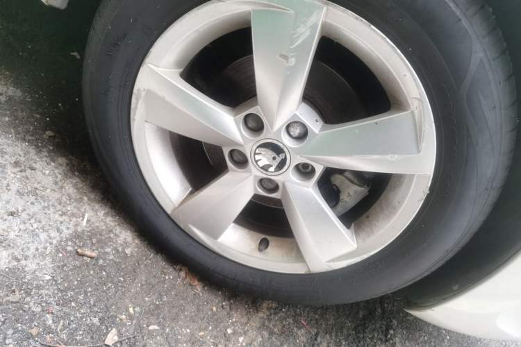 Used Skoda Rapid Spaceback 2016 Revised 1.6L Automatic Chuanxing Version Right Front Wheel Hub