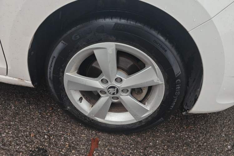 Used Skoda Rapid Spaceback 2016 Revised 1.6L Automatic Chuanxing Version Right Front Wheel Hub